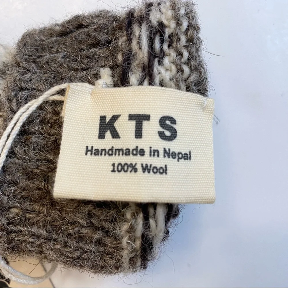 Ten Thousand Villages Silly Sock Monster Puppet Wool Handmade Nepal Toy Kids NWT - Picture 7 of 8